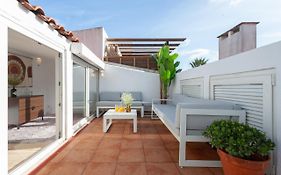 Liberty Penthouse Three-Bedroom Apartment - By Lu Holidays